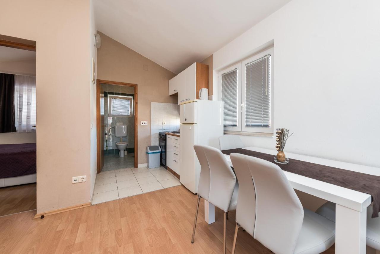 Apartments Danijela 1 Sukošan Екстериор снимка